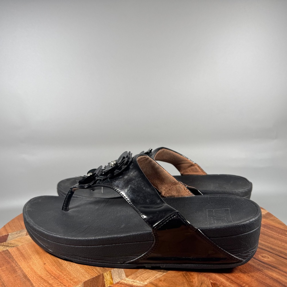 FitFlop Fleur Black Patent Leather Floral Thong Wedge Sandals Womens 9 N03-001 - Picture 3 of 6